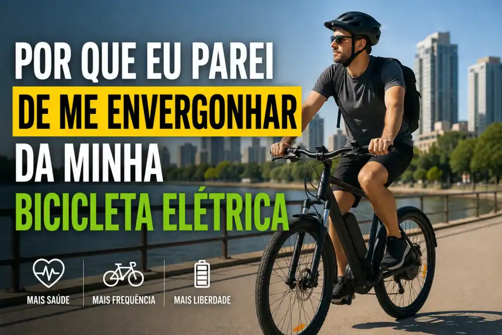 Homem adulto pedalando uma bicicleta elétrica em uma ciclovia urbana durante o dia, usando capacete e mochila, com prédios modernos ao fundo. A imagem destaca o tema da superação do preconceito contra bicicletas elétricas e os benefícios da e-bike para saúde, frequência de uso e liberdade de pedalar.
